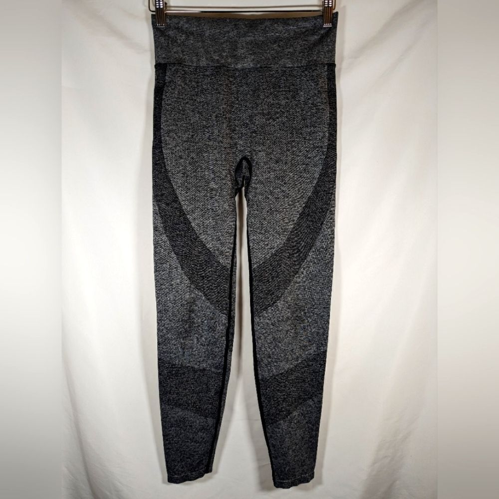 Pink Active by Victoria Secrets Black & Grey Leggings Size Medium